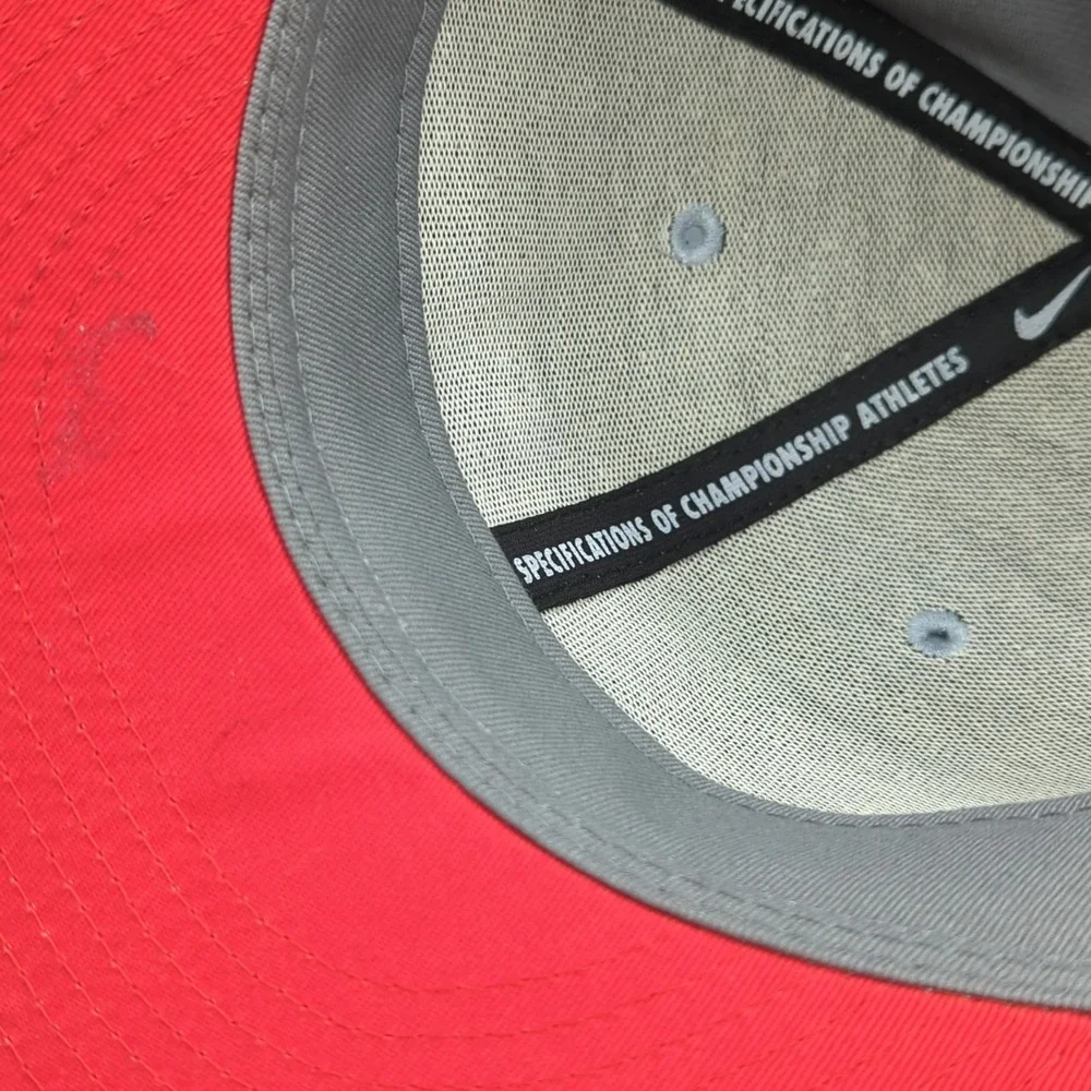 Nike True UCONN Huskies Snapback Gray Hat Cap OSFM Adjustable